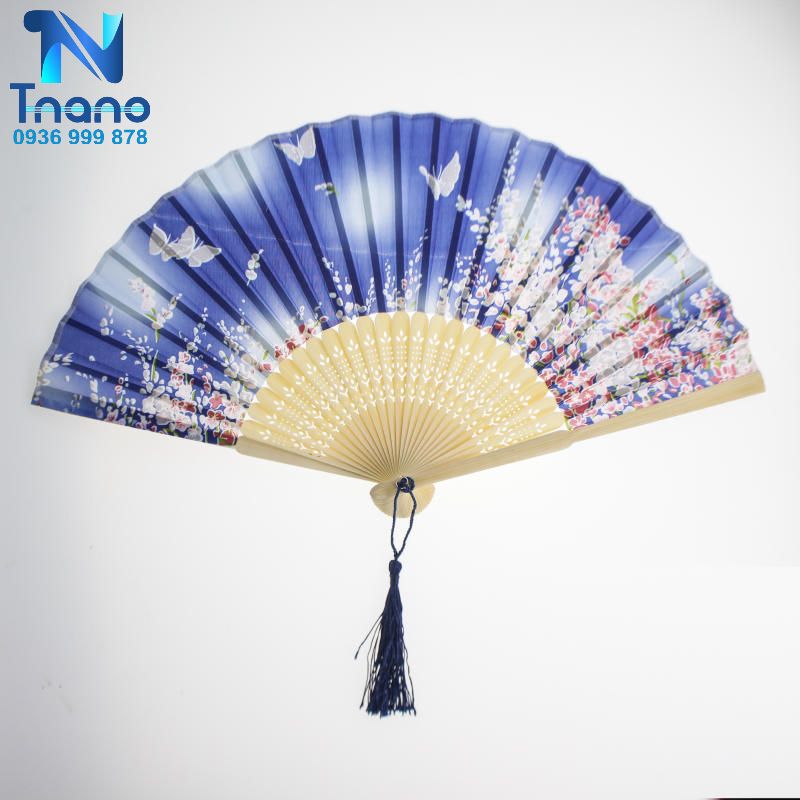 Quạt giấy được sử dụng để làm quà tặng hoặc trang trí cho các sự kiện Quạt giấy được sử dụng để làm quà tặng hoặc trang trí cho các sự kiện