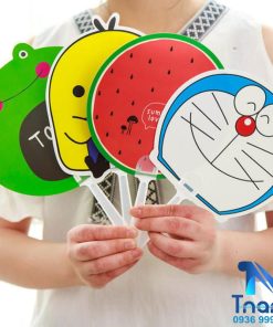 Quạt nhựa cầm tay vô cùng tiện lợi khi sử dụng
