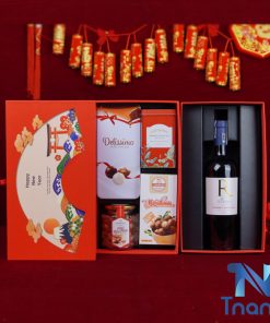 Giỏ quà Tết màu đỏ có rượu vang 01