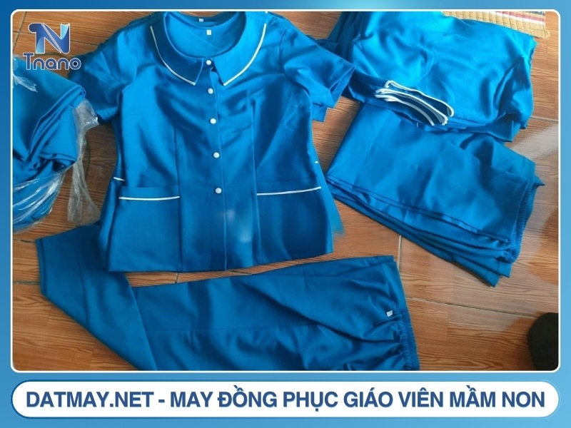 16+ mẫu đồng phục giáo viên mầm non ĐẸP NHẤT 2026 Datmay.net nhận may đồng phục giáo viên mầm non theo yêu cầu