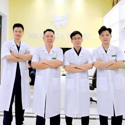 Áo Blouse Trắng - Trang Phục Cho Sự Thanh Cao và Liêm Khiết Của Các Y Bác Sĩ