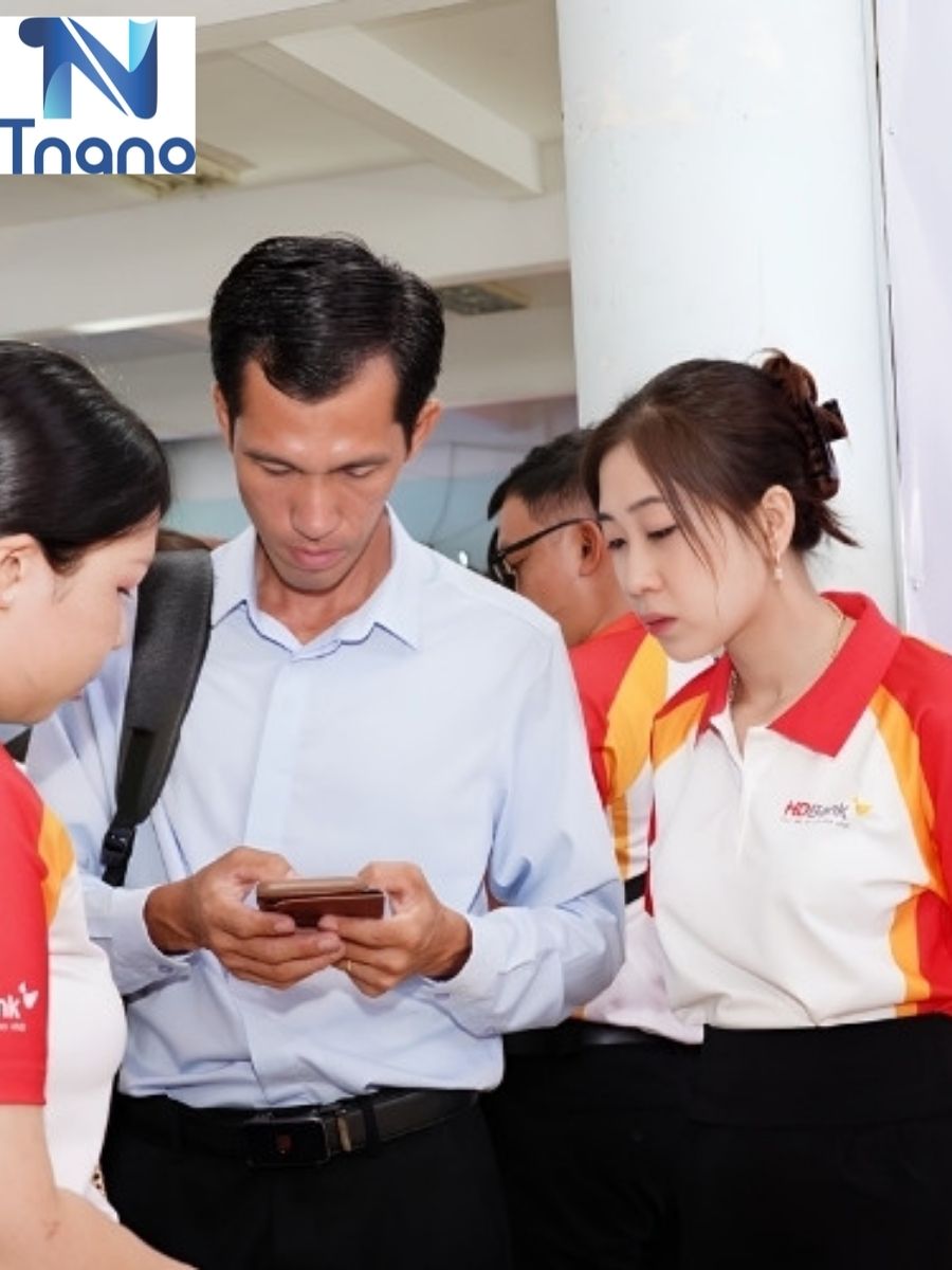 Đồng phục HD Bank được thiết kế hiện đại và chuyên nghiệp