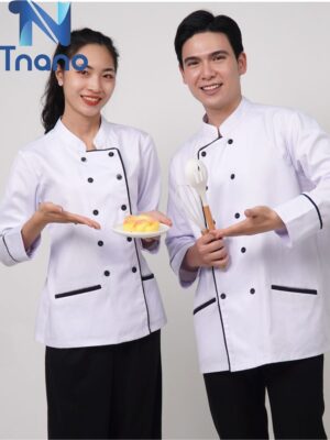 Đội ngũ đầu bếp chuyên nghiệp trong đồng phục bếp đồng bộ