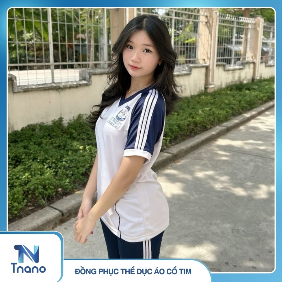 Đồng phục thể dục áo cổ tim