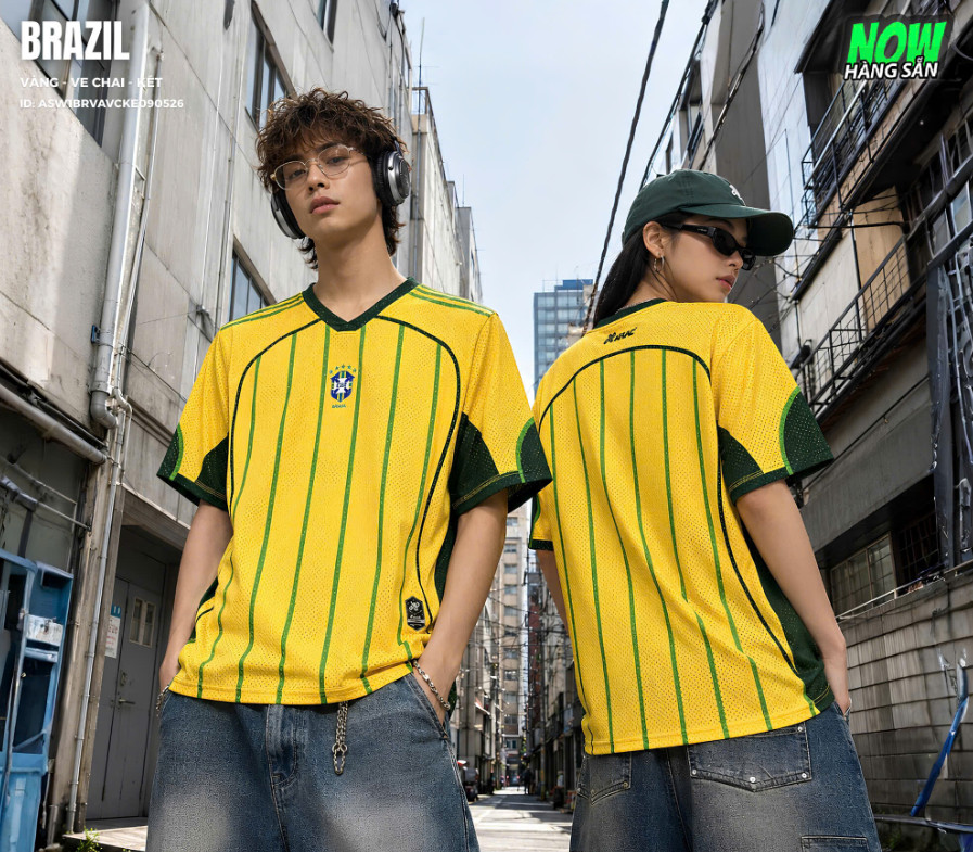 Áo lớp bóng chày Vibe tuyển Brazil Áo lớp bóng chày Vibe tuyển Brazil thiết kế thể thao hiện đại, phối màu vàng xanh nổi bật, form unisex trẻ trung, chất liệu cao cấp, phù hợp làm đồng phục lớp và hoạt động tập thể